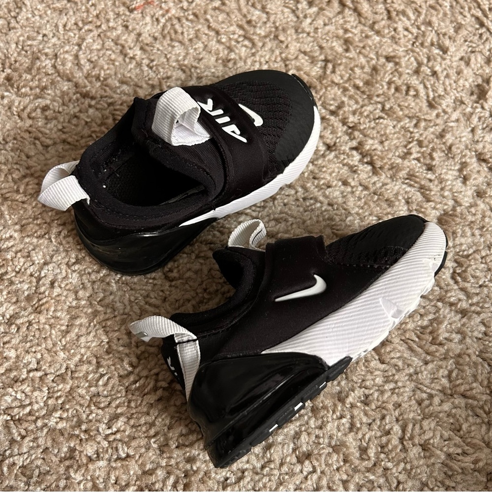 Nike Air Max black & white toddler shoes